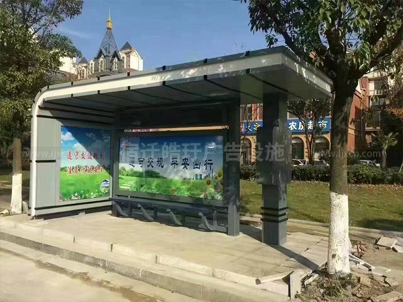 城市公交候車亭廠家現(xiàn)場(chǎng)安裝案例