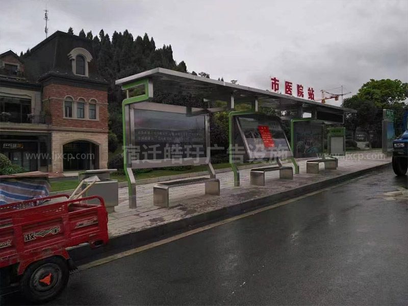 城市公交候車(chē)亭廠家現(xiàn)場(chǎng)安裝案例