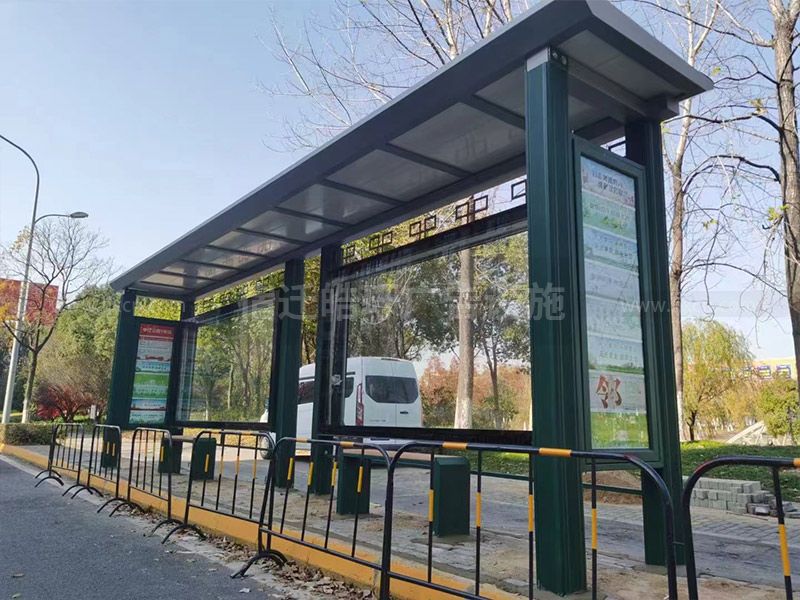 城市公交候車(chē)亭廠家現(xiàn)場(chǎng)安裝案例